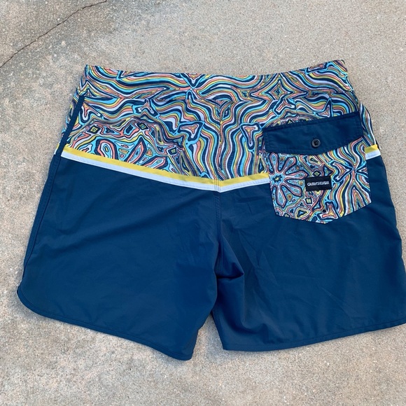 Quicksilver boardshorts size 38 - Picture 6 of 6